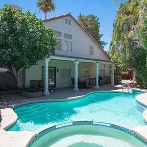 Brilliant 4 Bedroom House With Pool! Holiday home Las Vegas