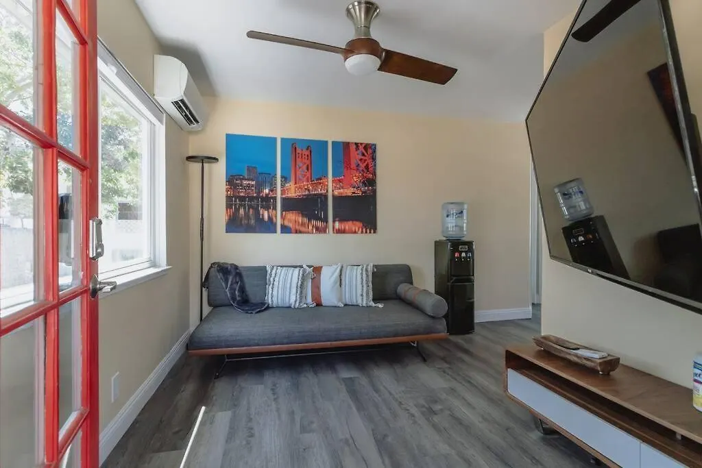 Rustic Sacramento Midtown Apartment 0*,